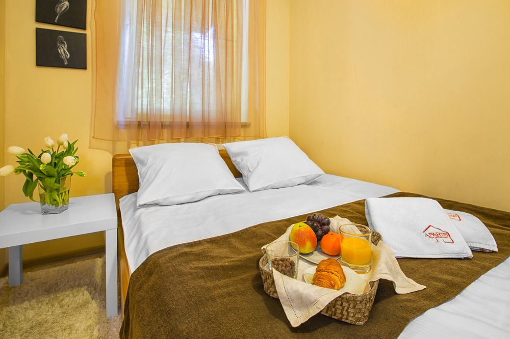 Adler Bed&Breakfast Appartement Łódź Buitenkant foto